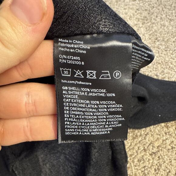 H&M Monochrome Snakeskin Black Career Shirt‎ Button Up Front Top Blouse M Casual - Picture 8 of 14